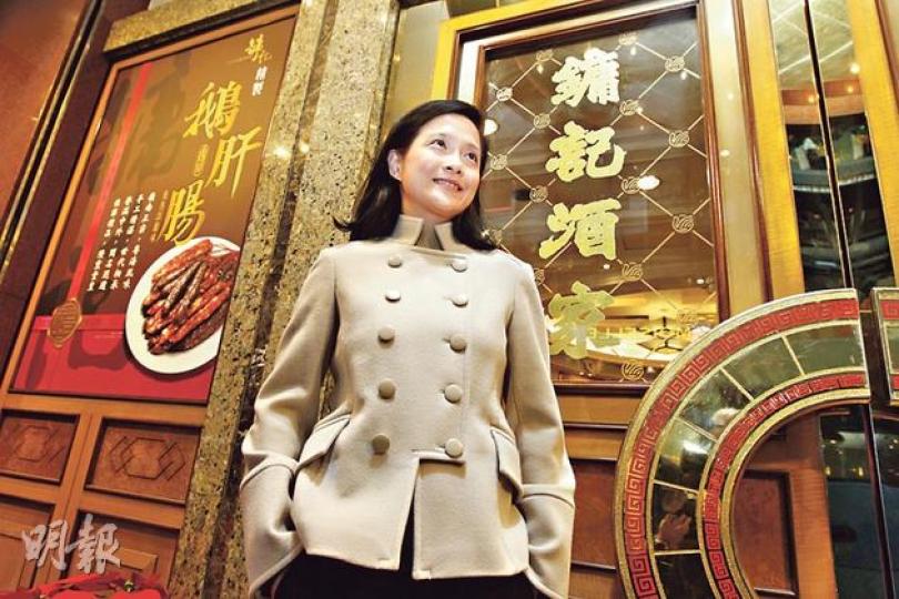 鏞記清盤上訴案下月開審,第三代新掌舵人甘蕎因滿腹大計,計劃大裝修、改商標、換食品包裝,更計劃明年開分店走年輕路線。(李紹昌攝) 鏞記清盤上訴案下月開審,第三代新掌舵人甘蕎因滿腹大計,計劃大裝修、改商標、換食品包裝,更計劃明年開分店走年輕路線。(李紹昌攝)