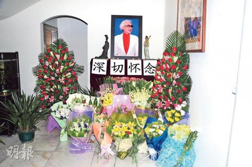 女姐的故居昨日設置臨時靈堂,供親友致祭,向一代名伶致敬。(攝影/記者﹕陳釗) 女姐的故居昨日設置臨時靈堂,供親友致祭,向一代名伶致敬。(攝影/記者﹕陳釗)