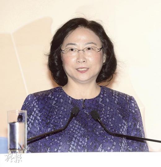 市場傳出創興銀行力邀恒生銀行前副董事長梁高美懿加入,昨日她出席一個論壇後回覆本報記者查詢時,未有否認獲創興邀約,但就稱有不同的人找她做不同的事,至今未作最後決定。(陳淑安攝) 市場傳出創興銀行力邀恒生銀行前副董事長梁高美懿加入,昨日她出席一個論壇後回覆本報記者查詢時,未有否認獲創興邀約,但就稱有不同的人找她做不同的事,至今未作最後決定。(陳淑安攝)