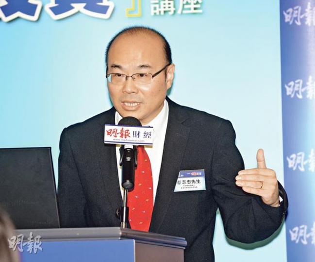 亞洲地產創辦人蔡志忠說，「全世界凡有內地人買樓的地區，樓市都會興旺，那最多內地人買樓的地方，當然是中國國內，那為何不直接投資內地房產？」（陳淑安攝)（明報製圖）《明報》上周舉辦中港樓市研討會，邀得亞洲地產創辦人蔡志忠演講，獲不少觀眾捧場。（陳淑安攝)