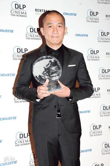 偉仔獲頒「傑出演員大獎」,坦言有今天的成績是自己好運。(攝影﹕孫華中) 偉仔獲頒「傑出演員大獎」,坦言有今天的成績是自己好運。(攝影﹕孫華中)
