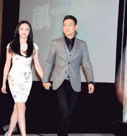 劉德華拖着姚晨現身惹來歡呼。(攝影/記者:陳釗)小演員陳沛妍(右)稱呼劉德華做哥哥。(攝影/記者:陳釗) 劉德華拖着姚晨現身惹來歡呼。(攝影/記者:陳釗)小演員陳沛妍(右)稱呼劉德華做哥哥。(攝影/記者:陳釗)