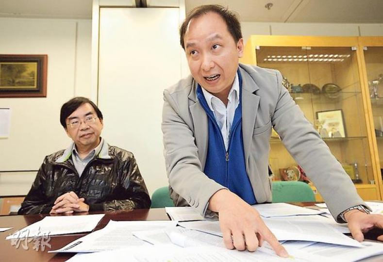 捲入抄襲質疑的理工大學論文共有3名作者,其中兩人分別是理大工商管理學院院長鄭大昭(左)、物流及航運學系副教授黎基雄(右),他們上周三接受本報訪問,兩人均否認抄襲,強調他們的確做了研究。(盧翊銘攝) 捲入抄襲質疑的理工大學論文共有3名作者,其中兩人分別是理大工商管理學院院長鄭大昭(左)、物流及航運學系副教授黎基雄(右),他們上周三接受本報訪問,兩人均否認抄襲,強調他們的確做了研究。(盧翊銘攝)