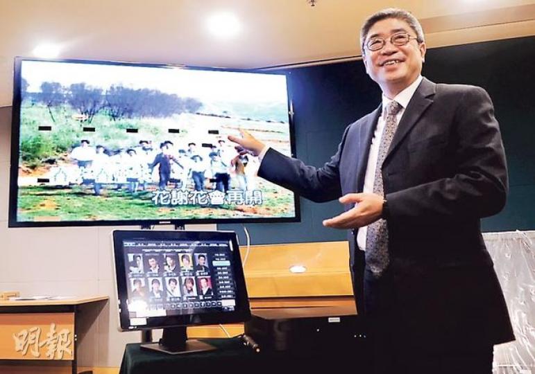 海關版權及商標調查課監督關煜群說,首次發現有盜版公司提供一條龍侵權服務,其放售的卡拉OK系統每套售約1.2萬元,之後更新系統的月費由8000至1萬元不等。(丁灝嵐攝)這盜版卡拉OK系統每套載有兩萬至三萬首歌,各套歌曲內容不同,全為客戶度身訂做,包括中港台及歐美流行曲,甚至粵曲,圖為系統揀歌頁面。(丁灝嵐攝) 海關版權及商標調查課監督關煜群說,首次發現有盜版公司提供一條龍侵權服務,其放售的卡拉OK系統每套售約1.2萬元,之後更新系統的月費由8000至1萬元不等。(丁灝嵐攝)這盜版卡拉OK系統每套載有兩萬至三萬首歌,各套歌曲內容不同,全為客戶度身訂做,包括中港台及歐美流行曲,甚至粵曲,圖為系統揀歌頁面。(丁灝嵐攝)