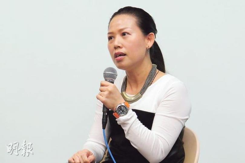 家庭主婦覃女士曾患驚恐症,運動後發現情緒有改善,由以往易因小事暴躁變得包容,神經亦放鬆了不少,故認為做運動能有效減少情緒病的風險。(易淑麗攝) 家庭主婦覃女士曾患驚恐症,運動後發現情緒有改善,由以往易因小事暴躁變得包容,神經亦放鬆了不少,故認為做運動能有效減少情緒病的風險。(易淑麗攝)