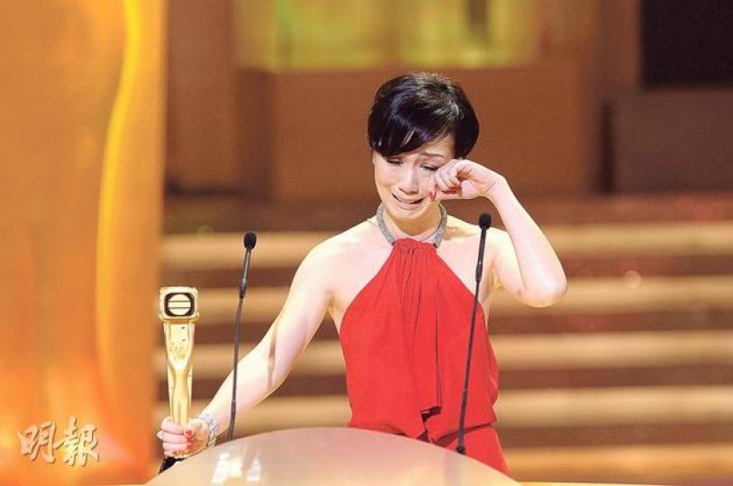 江美儀憑《衝上雲霄II》奪得「最佳女配角」喜極而泣,她表示曾想放棄拍戲。(攝影:鍾偉茵 林祖傑)許紹雄憑《My盛Lady》成為「最佳男配角」得主。(攝影:鍾偉茵 林祖傑)江美儀領獎前先與馬國明擁抱,還說很多謝肯「哽」她。(攝影:鍾偉茵 林祖傑) 江美儀憑《衝上雲霄II》奪得「最佳女配角」喜極而泣,她表示曾想放棄拍戲。(攝影:鍾偉茵 林祖傑)許紹雄憑《My盛Lady》成為「最佳男配角」得主。(攝影:鍾偉茵 林祖傑)江美儀領獎前先與馬國明擁抱,還說很多謝肯「哽」她。(攝影:鍾偉茵 林祖傑)