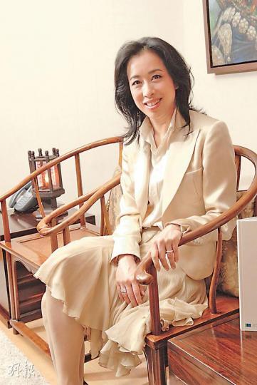 朱玲玲是名媛籌款先驅,當年為眷顧弱勢社群而發起籌辦「慧妍雅集」。(攝影﹕娛樂組)郭晶晶產後復出首次正式露面,便是亮相「微笑行動中國基金」慈善晚宴。(攝影﹕娛樂組)三太陳婉珍擔任東華三院主席,《歡樂滿東華》連賭王及女兒超雲也出動撐場。(攝影﹕娛樂組)汪圓圓在未來日子可以向奶奶蔡李惠莉學習做「慈善夫人」。(攝影﹕娛樂組) 朱玲玲是名媛籌款先驅,當年為眷顧弱勢社群而發起籌辦「慧妍雅集」。(攝影﹕娛樂組)郭晶晶產後復出首次正式露面,便是亮相「微笑行動中國基金」慈善晚宴。(攝影﹕娛樂組)三太陳婉珍擔任東華三院主席,《歡樂滿東華》連賭王及女兒超雲也出動撐場。(攝影﹕娛樂組)汪圓圓在未來日子可以向奶奶蔡李惠莉學習做「慈善夫人」。(攝影﹕娛樂組)