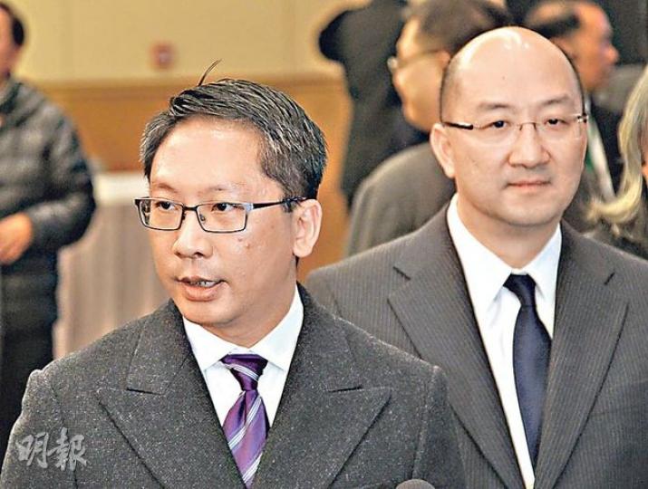 政改諮詢專責小組成員、政制及內地事務局長譚志源(右)表示,政改方案要顧及中央的考慮、原則及憂慮,因方案最後要由全國人大常委會批准。圖左為律政司長兼小組成員袁國強。(林俊源攝) 政改諮詢專責小組成員、政制及內地事務局長譚志源(右)表示,政改方案要顧及中央的考慮、原則及憂慮,因方案最後要由全國人大常委會批准。圖左為律政司長兼小組成員袁國強。(林俊源攝)