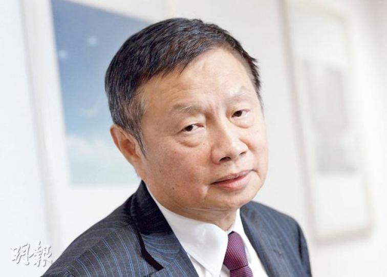 機管局主席張建東表示,現方案已在發展第三條跑道及機場北商業城取得平衡,未來會先在機場北商業區發展酒店及停車場,配合港珠澳大橋於2016年通車。(李澤彤攝)機管局董事會昨舉行特別會議,力倡全面發展機場北商業區的機管局董事羅康瑞最後讓步,支持保留地下車廠,形容今次決定是「協調折衷的辦法」。(李澤彤攝) 機管局主席張建東表示,現方案已在發展第三條跑道及機場北商業城取得平衡,未來會先在機場北商業區發展酒店及停車場,配合港珠澳大橋於2016年通車。(李澤彤攝)機管局董事會昨舉行特別會議,力倡全面發展機場北商業區的機管局董事羅康瑞最後讓步,支持保留地下車廠,形容今次決定是「協調折衷的辦法」。(李澤彤攝)