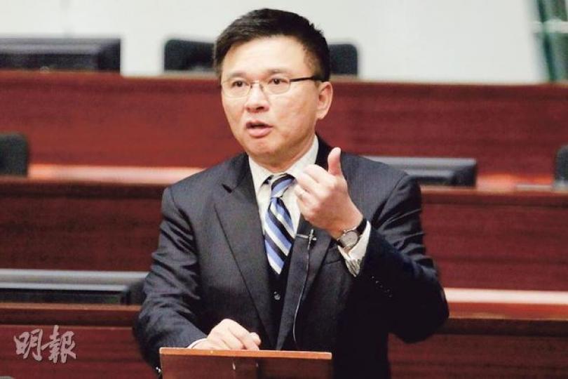 財經事務及庫務局長陳家強(圖)表示,bitcoin價格大升大跌,未有條件成為支付貨幣,提醒市民投資bitcoin要小心風險。(郭慶輝攝) 財經事務及庫務局長陳家強(圖)表示,bitcoin價格大升大跌,未有條件成為支付貨幣,提醒市民投資bitcoin要小心風險。(郭慶輝攝)