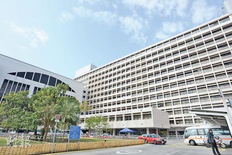 伊利沙伯醫院建院50年,1800張病牀已不足應付需求,加上設施陳舊,醫院需重建。醫管局建議全院搬到啟德發展區重建,預計5至7年內可落成使用。(陳淑安攝) 伊利沙伯醫院建院50年,1800張病牀已不足應付需求,加上設施陳舊,醫院需重建。醫管局建議全院搬到啟德發展區重建,預計5至7年內可落成使用。(陳淑安攝)