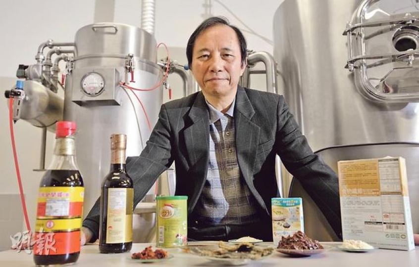 理大應用生物及化學科技學系客座副教授梁嘉聲說,根據現行法例,預先包裝食品,須按規定採用國際編碼系統,列出產品各種添加劑成分,例如E621代表味精,並提醒市民購買食物前宜仔細查閱產品成分。(余俊亮攝) 理大應用生物及化學科技學系客座副教授梁嘉聲說,根據現行法例,預先包裝食品,須按規定採用國際編碼系統,列出產品各種添加劑成分,例如E621代表味精,並提醒市民購買食物前宜仔細查閱產品成分。(余俊亮攝)