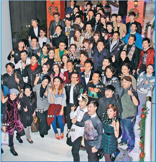 港視明年7月正式開台,加上公司股價大升,王維基開心跟一眾員工大合照。(攝影:孫華中)被讚「腳頭好」的陳錦鴻透露兒子考獲全級第二,令他非常開心。(攝影:孫華中)張可頤盛裝出席港視的周年聖誕晚會。(攝影:孫華中)張松枝以紅白Look現身派對,甚有聖誕氣氛。(攝影:孫華中)劉玉翠(左起)、艾威及元華表示雖然合約快將約滿,但會考慮再跟港視合作。(攝影:孫華中)黃美棋大騷香肩,性感搶鏡。(攝影:孫華中) 港視明年7月正式開台,加上公司股價大升,王維基開心跟一眾員工大合照。(攝影:孫華中)被讚「腳頭好」的陳錦鴻透露兒子考獲全級第二,令他非常開心。(攝影:孫華中)張可頤盛裝出席港視的周年聖誕晚會。(攝影:孫華中)張松枝以紅白Look現身派對,甚有聖誕氣氛。(攝影:孫華中)劉玉翠(左起)、艾威及元華表示雖然合約快將約滿,但會考慮再跟港視合作。(攝影:孫華中)黃美棋大騷香肩,性感搶鏡。(攝影:孫華中)