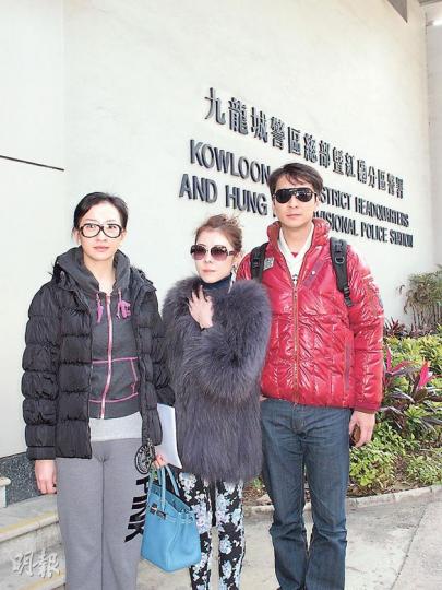 梁佩瑚(左起)、戴辛蔚、梁焯皓昨日到警署報案。(攝影/記者:柯美) 梁佩瑚(左起)、戴辛蔚、梁焯皓昨日到警署報案。(攝影/記者:柯美)