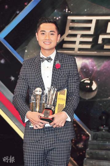 鄭俊弘以16萬票在《星夢傳奇》奪得冠軍,成為一時佳話。(攝影/記者:李潔盈) 高俊文(左)與陸駿光笑言港視開台是他們心目中的開心新聞。(攝影/記者:李潔盈) 彭家麗已簽約唱片公司,希望再於樂壇創一番事業。(攝影/記者:李潔盈) 鄭俊弘以16萬票在《星夢傳奇》奪得冠軍,成為一時佳話。(攝影/記者:李潔盈) 高俊文(左)與陸駿光笑言港視開台是他們心目中的開心新聞。(攝影/記者:李潔盈) 彭家麗已簽約唱片公司,希望再於樂壇創一番事業。(攝影/記者:李潔盈)