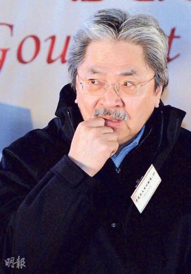 財政司長曾俊華(圖)昨出席南區旅遊文化節閉幕禮。他昨於網誌撰文,為明年財政預算案做好「期望管理」,指出本港財政儲備終有用完的一日,政府必要時會透過加稅或發債增加收入。(盧翊銘攝) 財政司長曾俊華(圖)昨出席南區旅遊文化節閉幕禮。他昨於網誌撰文,為明年財政預算案做好「期望管理」,指出本港財政儲備終有用完的一日,政府必要時會透過加稅或發債增加收入。(盧翊銘攝)
