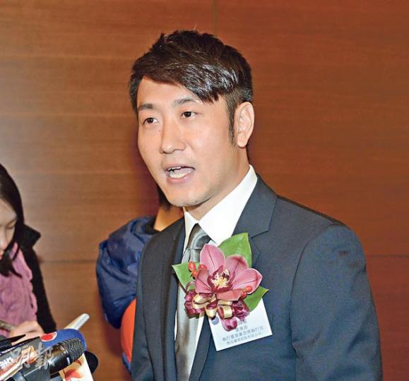 雅高礦業主席劉傳家(圖)14歲拜師學藝,20歲便做老闆。他希望把公司弄上市能建立品牌效應,藉以打入住宅市場。(陳淑安攝) 雅高礦業主席劉傳家(圖)14歲拜師學藝,20歲便做老闆。他希望把公司弄上市能建立品牌效應,藉以打入住宅市場。(陳淑安攝)