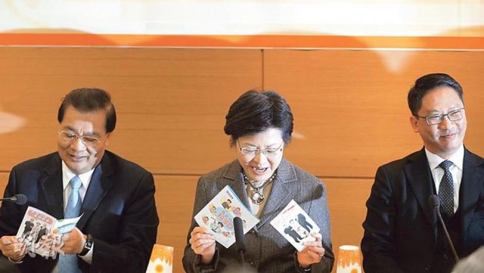 政務司長林鄭月娥(中)、律政司長袁國強(右)和民建聯主席譚耀宗(左),昨日一同參加民建聯政制諮詢座談會。譚耀宗會後透露,民建聯會由本月中至4月初,在地區舉辦多場《基本法》座談會,增加公眾對《基本法》和相關人大決定認識。基本法委員會副主任梁愛詩、委員譚惠珠亦會落區任座談會嘉賓,頭炮於九龍城區舉行。(葉家豪攝) 政務司長林鄭月娥(中)、律政司長袁國強(右)和民建聯主席譚耀宗(左),昨日一同參加民建聯政制諮詢座談會。譚耀宗會後透露,民建聯會由本月中至4月初,在地區舉辦多場《基本法》座談會,增加公眾對《基本法》和相關人大決定認識。基本法委員會副主任梁愛詩、委員譚惠珠亦會落區任座談會嘉賓,頭炮於九龍城區舉行。(葉家豪攝)