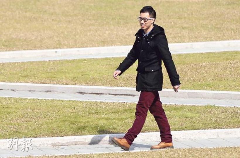 楊政賢說元旦遊行後「終於得閒」想想未來去向,他說從政是其中一個考慮,但希望多試不同崗位,「或者有一天做NGO(非政府機構)後,覺得幫一個人不及做輿論領袖,可能會從政」。(李澤彤攝)(明報製圖) 楊政賢說元旦遊行後「終於得閒」想想未來去向,他說從政是其中一個考慮,但希望多試不同崗位,「或者有一天做NGO(非政府機構)後,覺得幫一個人不及做輿論領袖,可能會從政」。(李澤彤攝)(明報製圖)