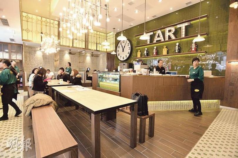 泰昌「升呢」成「T CAFE 1954」,店內有綠白階磚、吊扇等裝飾,置身其中,令人覺得時光好似倒流到五十年代嘅舊香港。(黃志東攝) 泰昌「升呢」成「T CAFE 1954」,店內有綠白階磚、吊扇等裝飾,置身其中,令人覺得時光好似倒流到五十年代嘅舊香港。(黃志東攝)