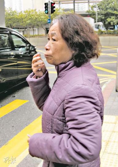 患癌病的老婦潘雪珍(圖),昨獲准保釋候審。(黃建邦攝) 患癌病的老婦潘雪珍(圖),昨獲准保釋候審。(黃建邦攝)