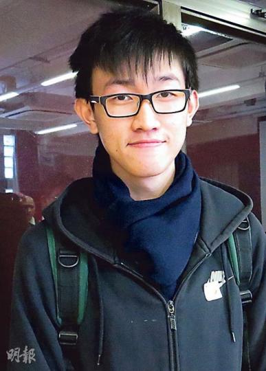 港大醫學院昨舉行收生講座,到場的文憑試考生傅同學認為,獎學金計劃給基層學生讀醫的機會,家境不算富裕的他亦有意申請。(易淑麗攝)中五學生黃同學昨參加港大醫學院收生講座,他說自己未必要申請獎學金,但認為對基層學生而言是誘因,可吸引他們報讀。(易淑麗攝) 港大醫學院昨舉行收生講座,到場的文憑試考生傅同學認為,獎學金計劃給基層學生讀醫的機會,家境不算富裕的他亦有意申請。(易淑麗攝)中五學生黃同學昨參加港大醫學院收生講座,他說自己未必要申請獎學金,但認為對基層學生而言是誘因,可吸引他們報讀。(易淑麗攝)