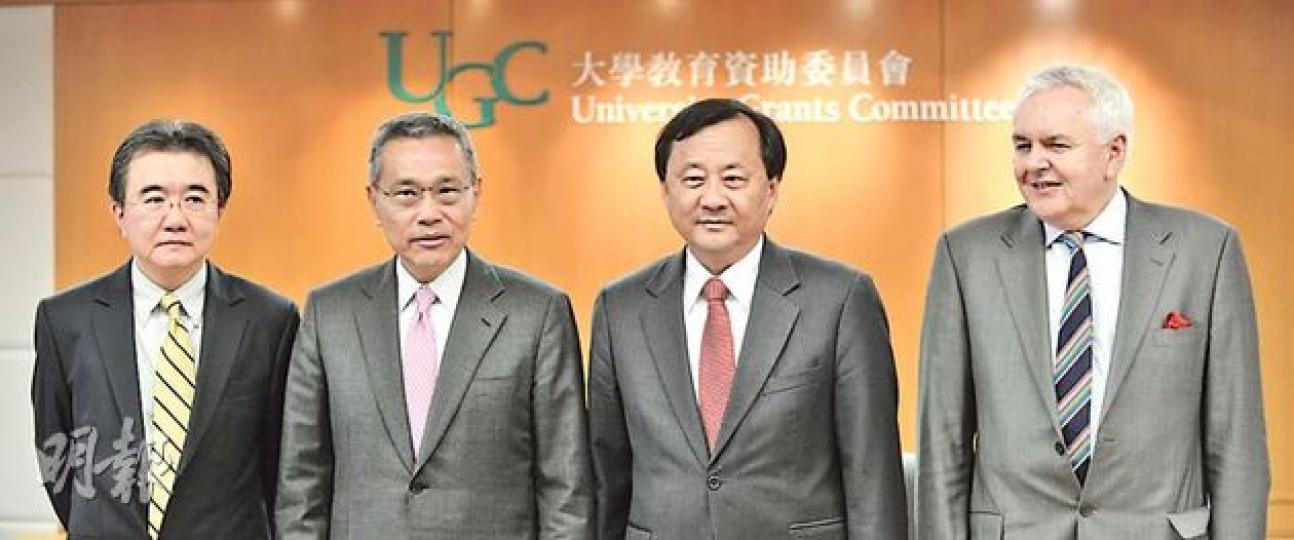 教資會城大獸醫學院工作小組召集人錢大康（左起）、教資會主席鄭維新、委員華雲生、秘書長安禮治昨主持記者會，公布否決撥款予城大辦獸醫課程。他們會前與城大校長郭位等會面，提醒若開辦自資獸醫課程，要考慮畢業生出路。（余俊亮攝） 城大生命科學課程總監王啟熙（圖）昨稱，今年9月將辦獸醫研究課程，望可提升研究水平，2至4年後再申辦資助本科課程。（盧翊銘攝） （明報製圖）