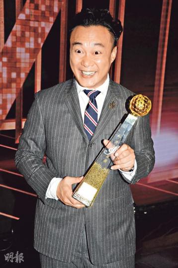 陳奕迅精神奕奕連掃六獎，成為頒獎禮大贏家。（攝影：鍾偉茵、孫華中、梁榮達） 許廷鏗發展順利，隨時冷手執個熱煎堆。（攝影：鍾偉茵、孫華中、梁榮達）