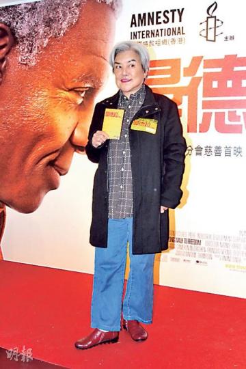 邵音音前晚出席首映時封口不接受訪問。(攝影﹕梁迺楠) 張同祖指秋生絕對夠資歷任演協會長。(攝影﹕梁迺楠) 港視藝員菁瑋被演協拒諸門外,感覺好奇怪。(攝影﹕梁迺楠) 邵音音前晚出席首映時封口不接受訪問。(攝影﹕梁迺楠) 張同祖指秋生絕對夠資歷任演協會長。(攝影﹕梁迺楠) 港視藝員菁瑋被演協拒諸門外,感覺好奇怪。(攝影﹕梁迺楠)