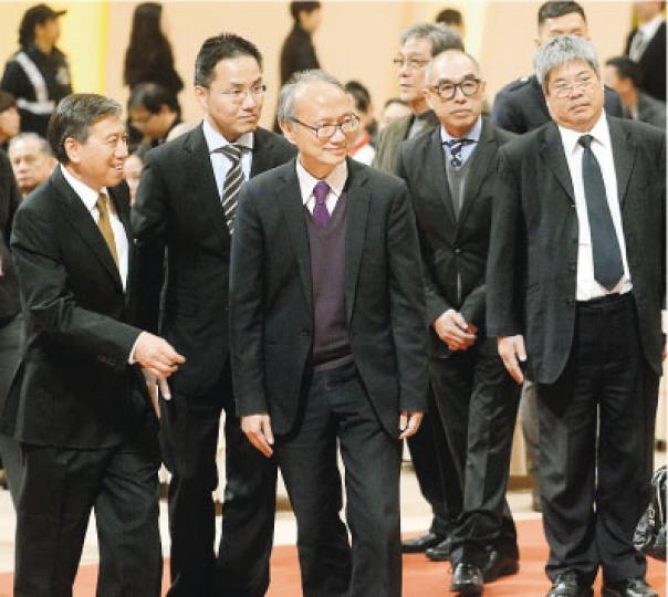 廣播處長鄧忍光(左二)率港台多位高層到場。(攝影﹕娛樂組) 亞視代表(攝影﹕娛樂組) nowTV代表何麗全(攝影﹕娛樂組) 有線行政總裁吳天海(攝影﹕娛樂組) 商台代表(攝影﹕娛樂組) 廣播處長鄧忍光(左二)率港台多位高層到場。(攝影﹕娛樂組) 亞視代表(攝影﹕娛樂組) nowTV代表何麗全(攝影﹕娛樂組) 有線行政總裁吳天海(攝影﹕娛樂組) 商台代表(攝影﹕娛樂組)