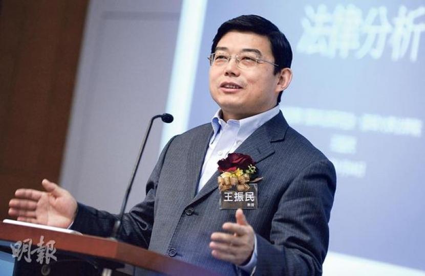 基本法委員會前委員王振民昨在城大出席論壇,本身是清華大學法學院院長的王振民表示,特首普選設提名委員會,是為維持香港政治制度中的「精英政治」,參與研討會的公民黨法律界議員郭榮鏗批評王的想法過時。(余俊亮攝) 基本法委員會前委員王振民昨在城大出席論壇,本身是清華大學法學院院長的王振民表示,特首普選設提名委員會,是為維持香港政治制度中的「精英政治」,參與研討會的公民黨法律界議員郭榮鏗批評王的想法過時。(余俊亮攝)