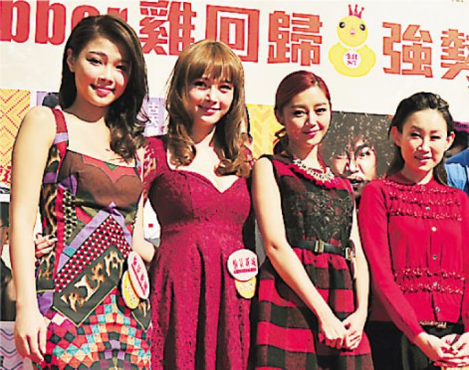 蔚雨芯(左起)、Monna、衛詩雅、王菀之打扮得靚靚宣傳《金雞SSS》。(攝影:梁迺楠) 蔚雨芯(左起)、Monna、衛詩雅、王菀之打扮得靚靚宣傳《金雞SSS》。(攝影:梁迺楠)