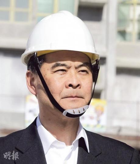 特首梁振英昨日視察沙田水泉澳公屋地盤後回應23條立法,他指目前沒有計劃、沒有時間表進行23條立法。(李澤彤攝) 特首梁振英昨日視察沙田水泉澳公屋地盤後回應23條立法,他指目前沒有計劃、沒有時間表進行23條立法。(李澤彤攝)