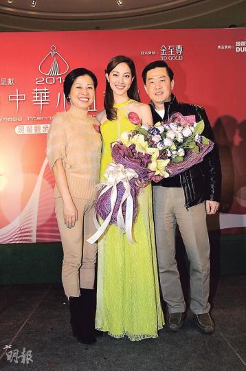 陳凱琳有父母到場支持,輕鬆贏得觀眾投票的至Like表演獎。(攝影/記者﹕梁榮達)7號洛杉磯佳麗束雯跳大溪地舞十分投入。(攝影/記者﹕梁榮達)14號悉尼佳麗戴婕菲跳肚皮舞有睇頭。(攝影/記者﹕梁榮達) 陳凱琳有父母到場支持,輕鬆贏得觀眾投票的至Like表演獎。(攝影/記者﹕梁榮達)7號洛杉磯佳麗束雯跳大溪地舞十分投入。(攝影/記者﹕梁榮達)14號悉尼佳麗戴婕菲跳肚皮舞有睇頭。(攝影/記者﹕梁榮達)