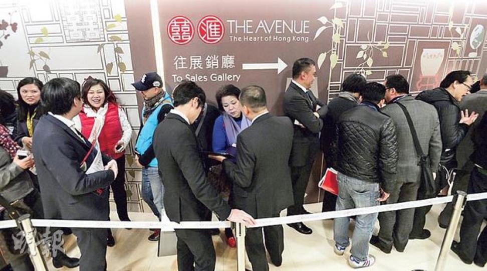 灣仔囍匯1期昨天開展首輪銷售推出50伙,但並未清袋;而售樓處現場氣氛,亦未如2期去年底開售時般熾熱。(余俊亮攝) 灣仔囍匯1期昨天開展首輪銷售推出50伙,但並未清袋;而售樓處現場氣氛,亦未如2期去年底開售時般熾熱。(余俊亮攝)