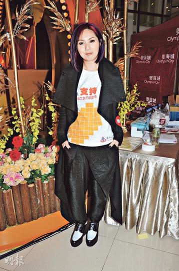 楊千嬅準備休息放農曆年假,好好享受家庭樂。(攝影:鍾偉茵)賭王三太陳婉珍表示會看陳山聰的演出。(攝影:鍾偉茵) 楊千嬅準備休息放農曆年假,好好享受家庭樂。(攝影:鍾偉茵)賭王三太陳婉珍表示會看陳山聰的演出。(攝影:鍾偉茵)