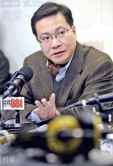申訴專員公署早前的報告顯示運輸署計算巴士脫班定義,與市民有很大落差。運輸及房屋局長張炳良昨稱,運輸署會認真跟進申訴專員的建議,不容許巴士公司隨意更改班次時間。(余俊亮攝) 申訴專員公署早前的報告顯示運輸署計算巴士脫班定義,與市民有很大落差。運輸及房屋局長張炳良昨稱,運輸署會認真跟進申訴專員的建議,不容許巴士公司隨意更改班次時間。(余俊亮攝)