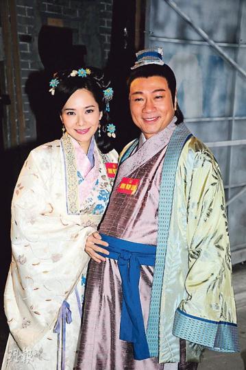田蕊妮穿上古裝為新劇開鏡拜神。（攝影/記者﹕陳釗）

