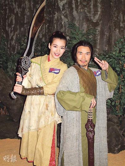 呂慧儀與泰臣著古裝錄影扮嘢節目《瀛真扮嘢王》,兩人飾演母子。(攝影/記者﹕孫慧莊) 呂慧儀與泰臣著古裝錄影扮嘢節目《瀛真扮嘢王》,兩人飾演母子。(攝影/記者﹕孫慧莊)