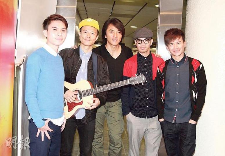 C AllStar為演唱會作好準備,請教甚有舞台經驗的鄭伊健。(攝影﹕娛樂組) C AllStar為演唱會作好準備,請教甚有舞台經驗的鄭伊健。(攝影﹕娛樂組)