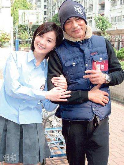 穿上校服的阿Sa,在電影《雛妓》中與任達華演情侶。(攝影/記者﹕柯美) 穿上校服的阿Sa,在電影《雛妓》中與任達華演情侶。(攝影/記者﹕柯美)