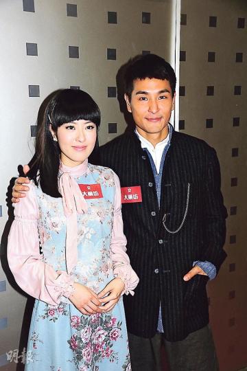 陳展鵬不避嫌,搭着新緋聞女友唐詩詠膊頭影合照。(攝影/記者﹕陳釗)鍾嘉欣自認與伍允龍合襯,否則不會今時今日仍是好朋友。(攝影/記者﹕陳釗) 陳展鵬不避嫌,搭着新緋聞女友唐詩詠膊頭影合照。(攝影/記者﹕陳釗)鍾嘉欣自認與伍允龍合襯,否則不會今時今日仍是好朋友。(攝影/記者﹕陳釗)