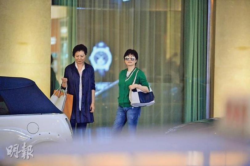 （攝影/記者：黃梓烜、梁榮達）（攝影/記者：黃梓烜、梁榮達）林青霞風騷跟記者揮手拜拜。（攝影/記者：黃梓烜、梁榮達）