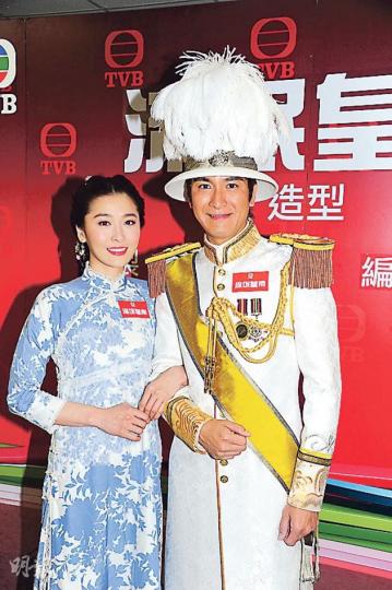 周麗淇與馬國明為劇集《流氓皇帝》試造型,兩人十分合襯。(攝影/記者﹕陳釗) 周麗淇與馬國明為劇集《流氓皇帝》試造型,兩人十分合襯。(攝影/記者﹕陳釗)