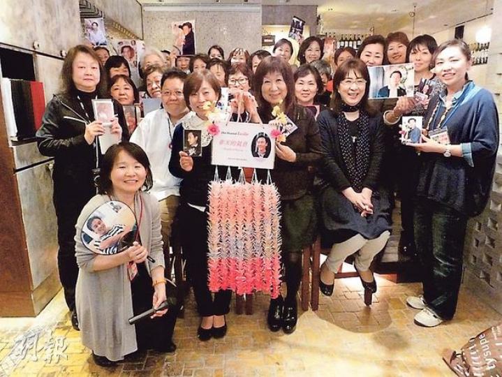 張國榮逝世11年,粉絲風雨不改為偶像送上千羽鶴。(攝影/記者﹕孫慧莊) 張國榮逝世11年,粉絲風雨不改為偶像送上千羽鶴。(攝影/記者﹕孫慧莊)