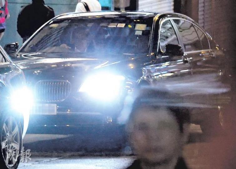 劉志敏駕車返山頂寓所。(攝影﹕娛樂組) 劉志敏駕車返山頂寓所。(攝影﹕娛樂組)
