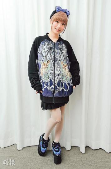 KPP笑言學了一點廣東話,但只記得「你好」及「多謝」。(攝影:鍾偉茵)Kyary Pamyu Pamyu不愧為可愛教主,膝蓋受傷,用了有圖案的膠布,受訪期間亦表情多多。(攝影:鍾偉茵) KPP笑言學了一點廣東話,但只記得「你好」及「多謝」。(攝影:鍾偉茵)Kyary Pamyu Pamyu不愧為可愛教主,膝蓋受傷,用了有圖案的膠布,受訪期間亦表情多多。(攝影:鍾偉茵)
