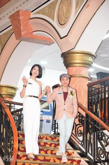 王祖藍昨日與女友李亞男拍拖出席活動搵真銀,口快快說是夫妻檔。(攝影/記者﹕林祖傑) 王祖藍昨日與女友李亞男拍拖出席活動搵真銀,口快快說是夫妻檔。(攝影/記者﹕林祖傑)