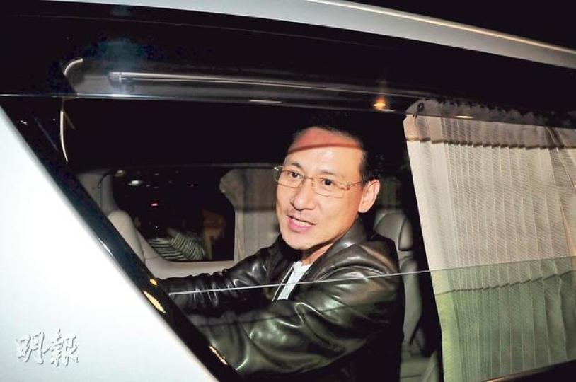 張學友在派對獻唱娛賓。(攝影:梁迺楠) 鍾滇濤、阿強、譚詠麟提早離開,準備翌日為溫拿的演出綵排。(攝影:梁迺楠) 錢嘉樂抽中3個車牌,相信老婆湯盈盈與他一樣開心。(攝影:梁迺楠) 楊采妮離開時笑笑口,似乎玩得好開心。(攝影:梁迺楠) 張學友在派對獻唱娛賓。(攝影:梁迺楠) 鍾滇濤、阿強、譚詠麟提早離開,準備翌日為溫拿的演出綵排。(攝影:梁迺楠) 錢嘉樂抽中3個車牌,相信老婆湯盈盈與他一樣開心。(攝影:梁迺楠) 楊采妮離開時笑笑口,似乎玩得好開心。(攝影:梁迺楠)
