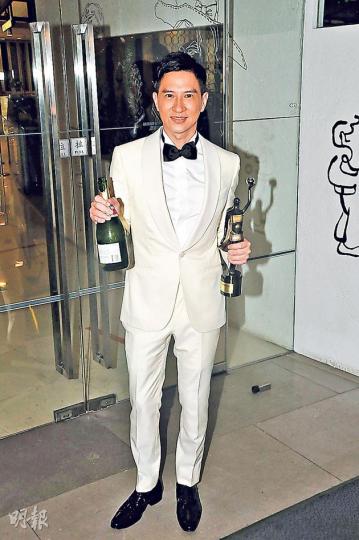出爐影帝張家輝再度奪獎，前晚慶功自然不能缺香檳祝捷。（攝影﹕梁迺楠）古天樂以平常心面對角逐影帝，所以並不失望。（攝影﹕梁迺楠）